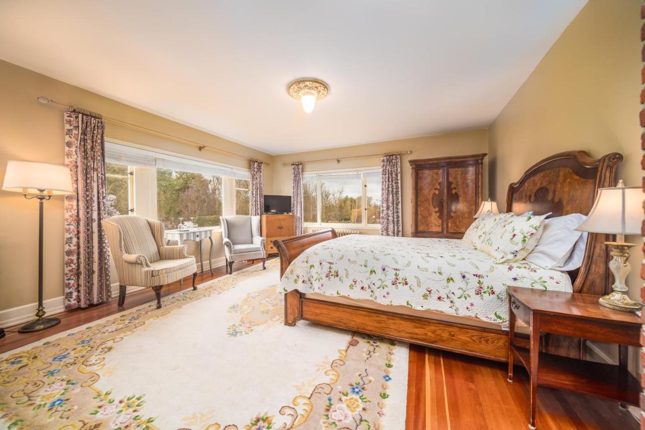 Dashwood Manor Seaside Bed & Breakfast Victoria Exterior foto