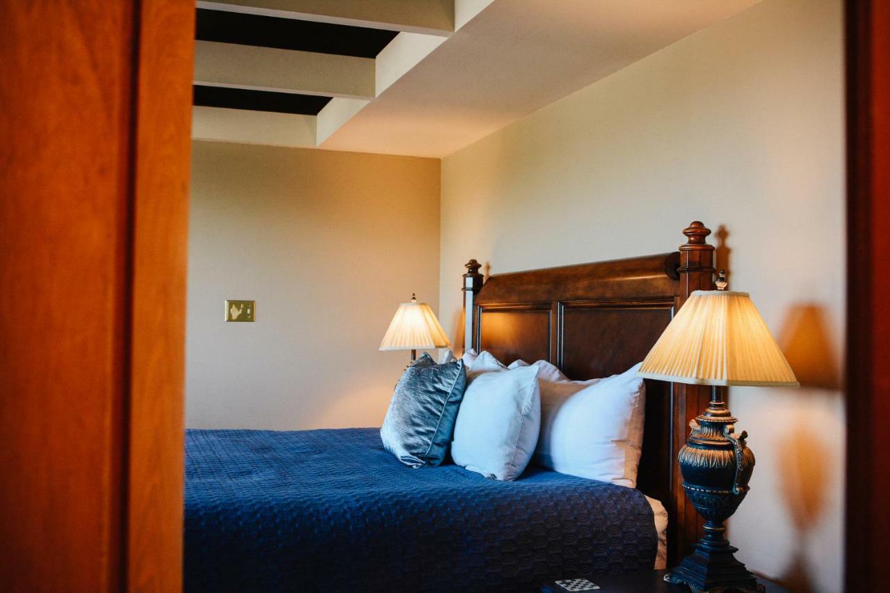 Dashwood Manor Seaside Bed & Breakfast Victoria Exterior foto